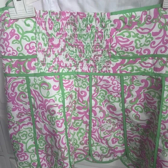Lilly Pulitzer classic strapless top.  Elastic gathering in back for comfort - Picture 3 of 3